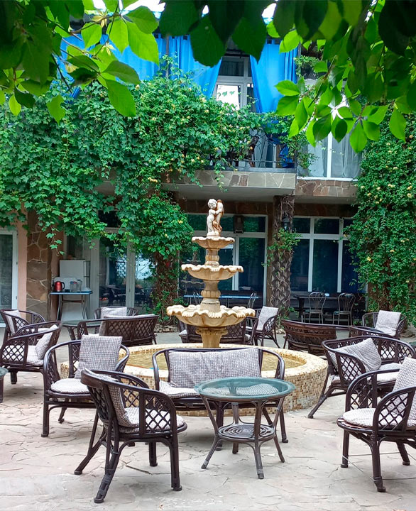 Колоритный гостевой дворик